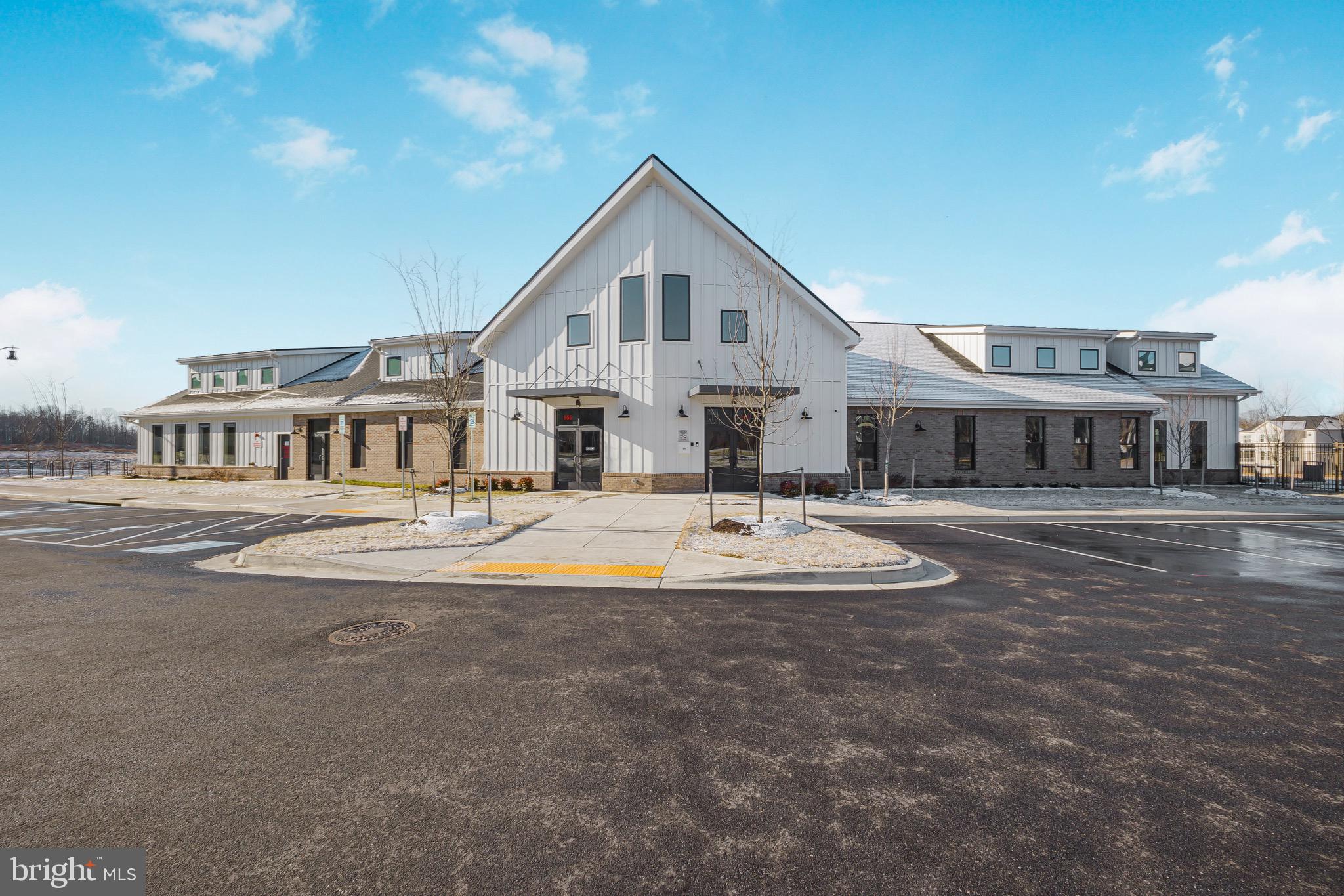 SOUTH LAKE - Residential