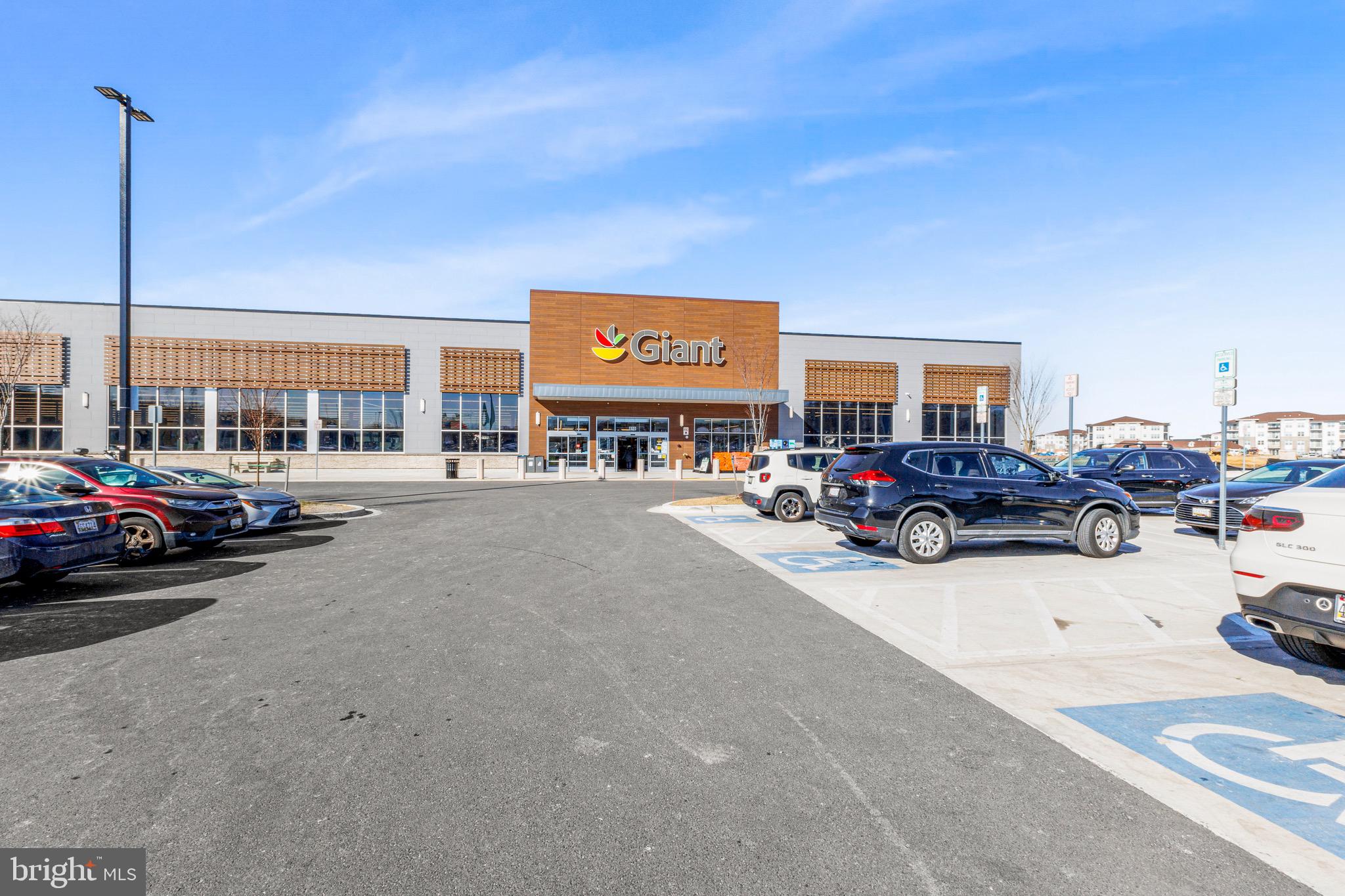 SOUTH LAKE - Residential