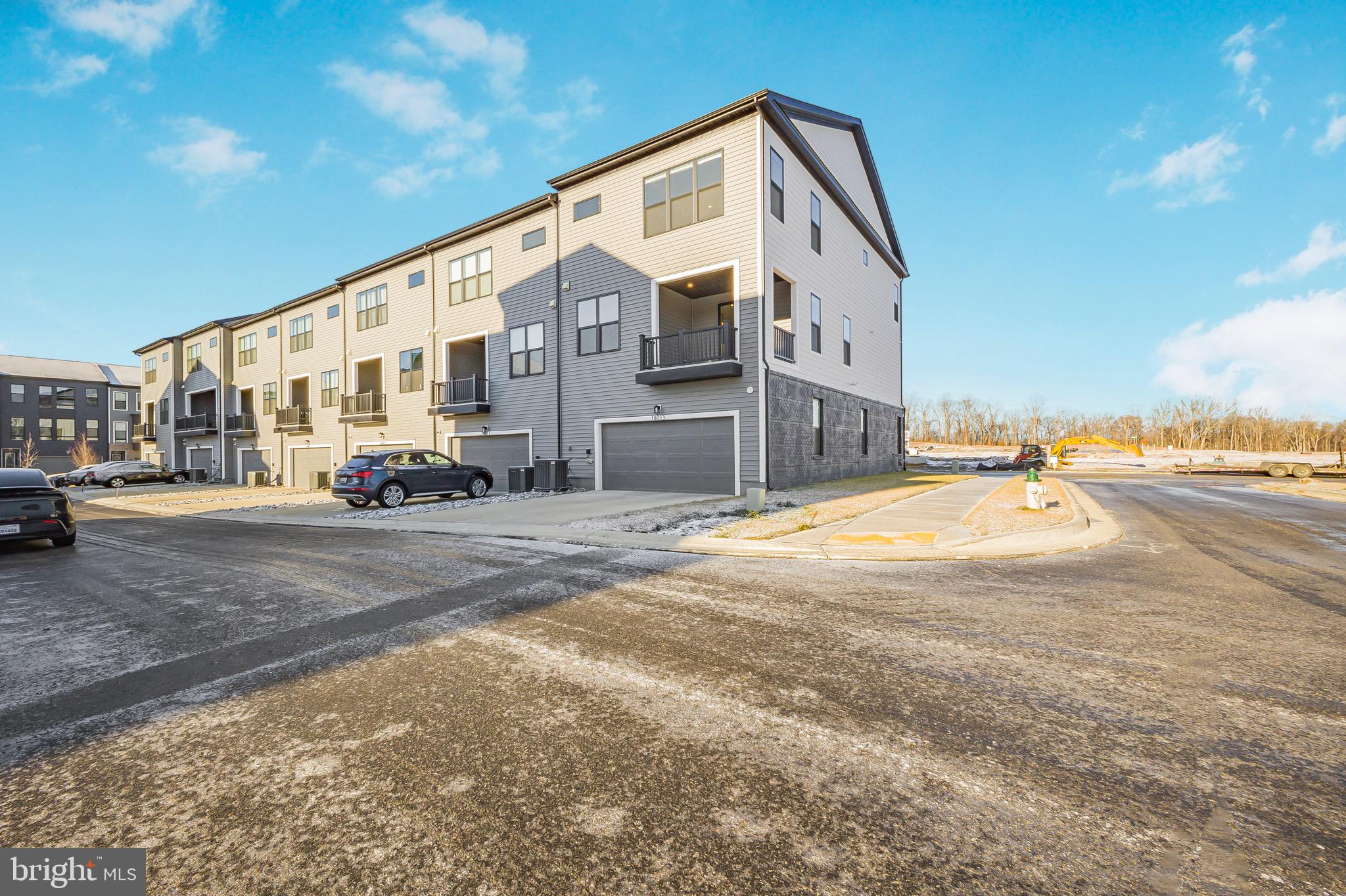 SOUTH LAKE - Residential