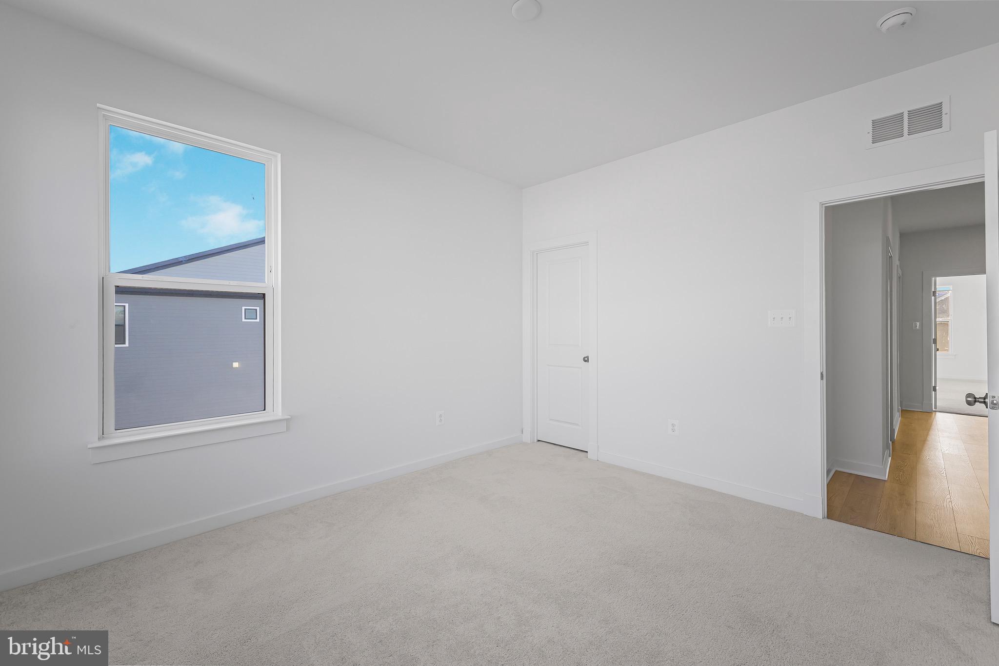 SOUTH LAKE - Residential