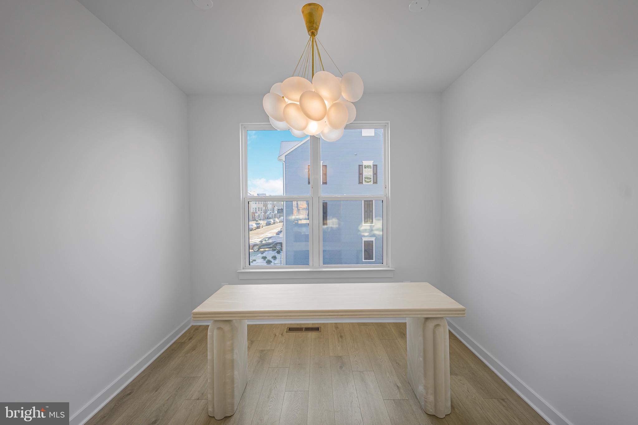 SOUTH LAKE - Residential