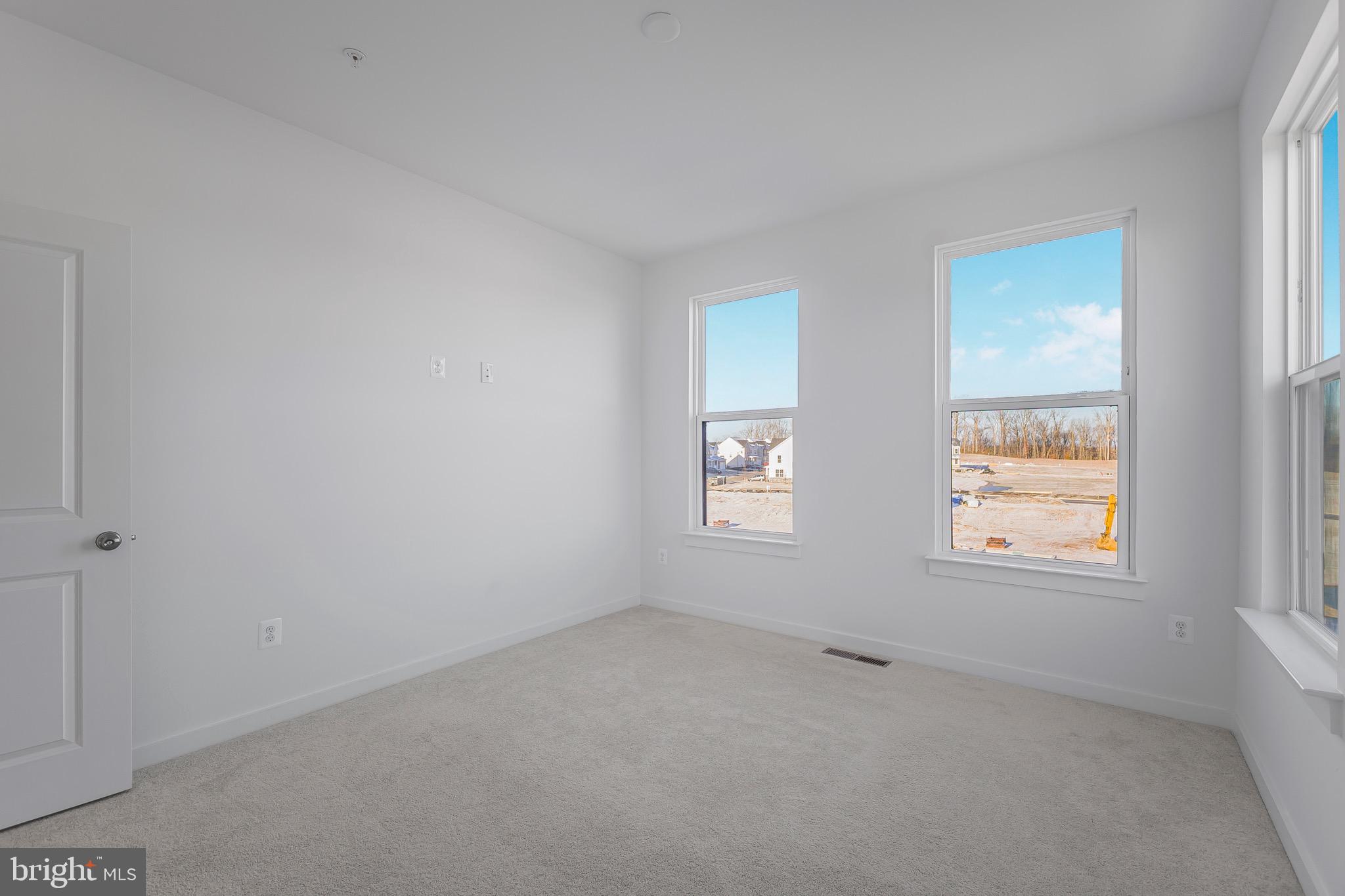 SOUTH LAKE - Residential