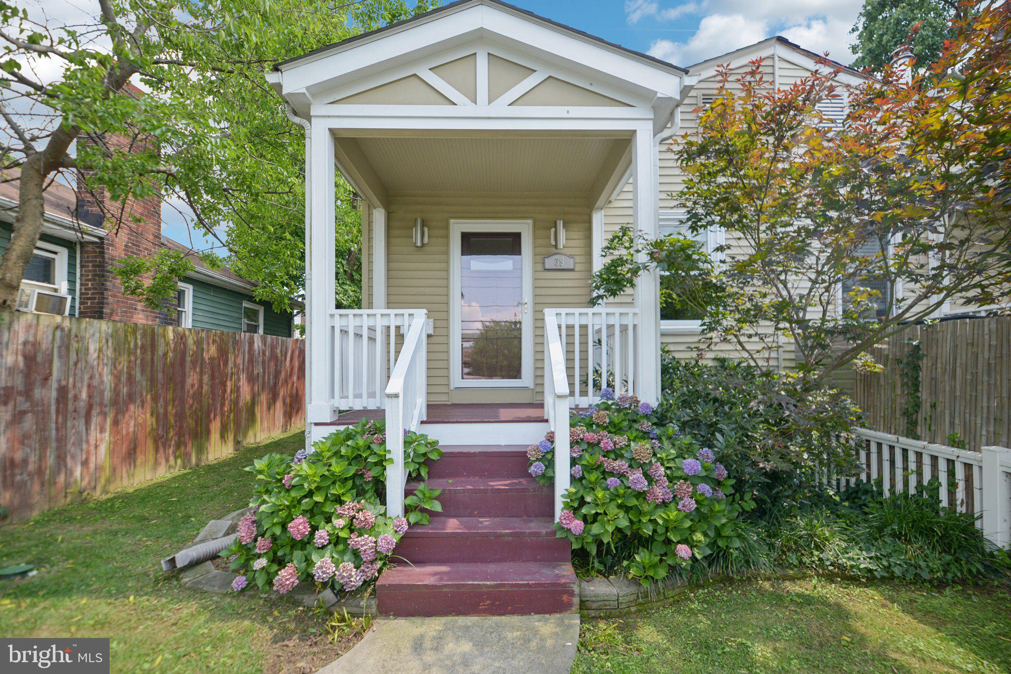 39 E REED AVENUE