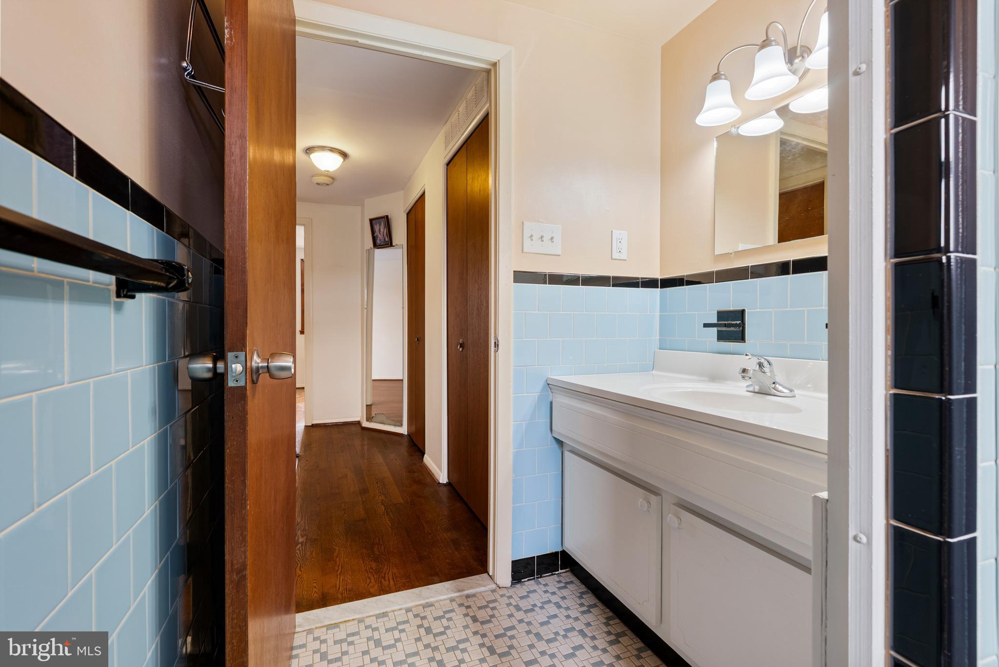 FOX RIDGE MANOR - Residential