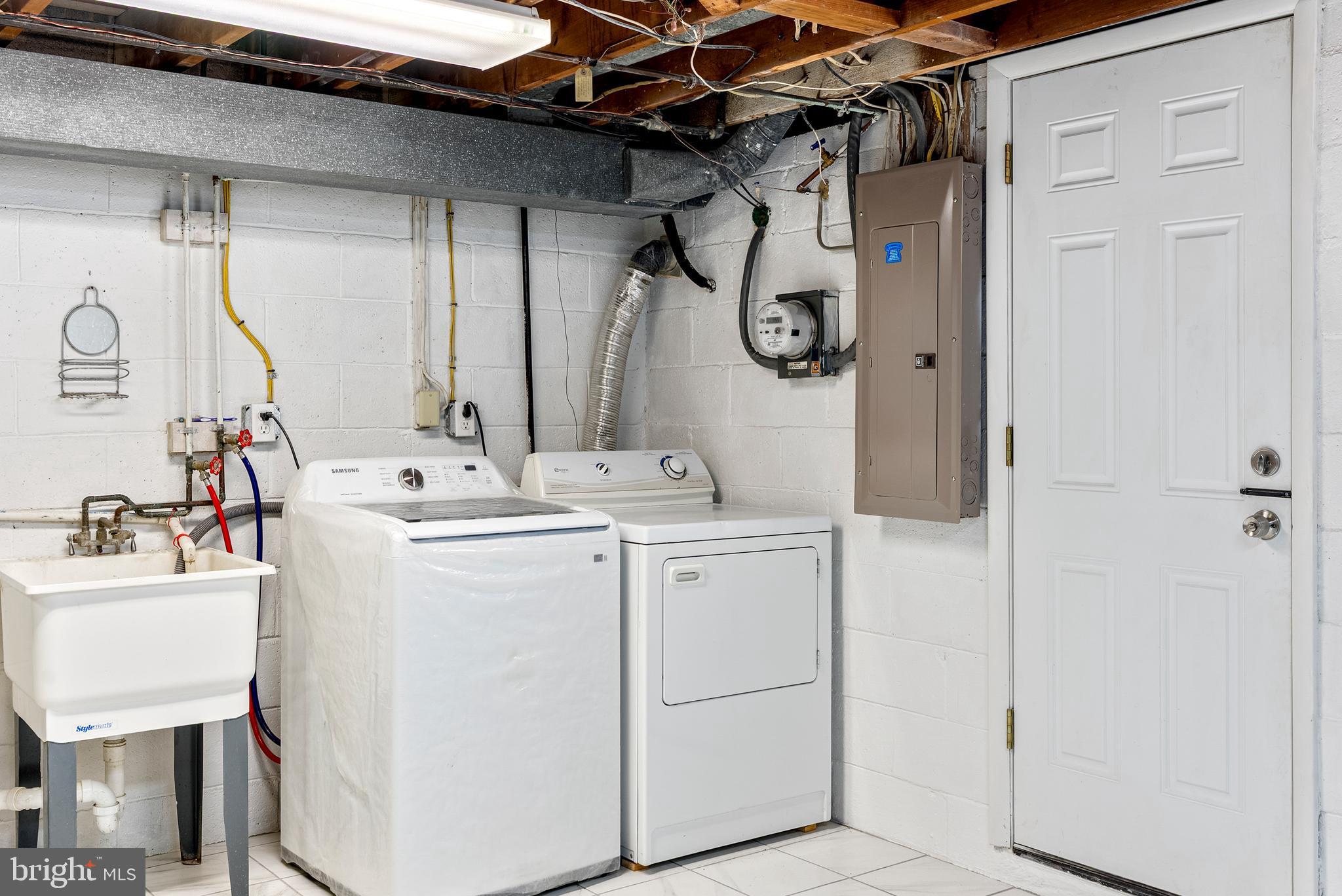 FOX RIDGE MANOR - Residential