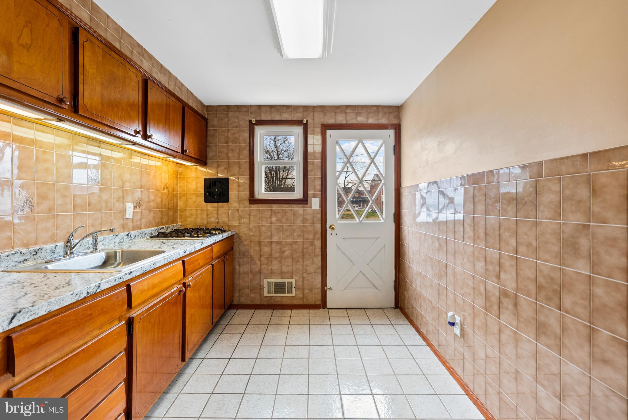 FOX RIDGE MANOR - Residential