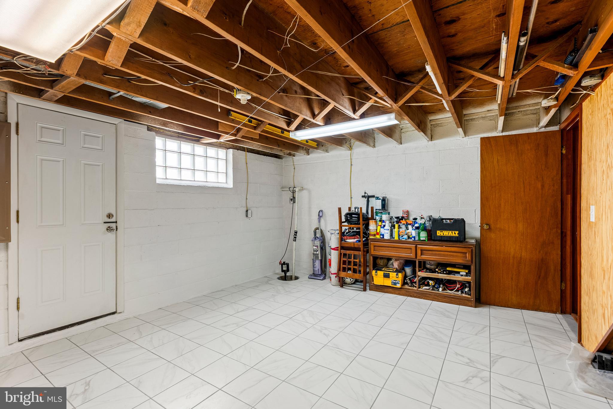 FOX RIDGE MANOR - Residential