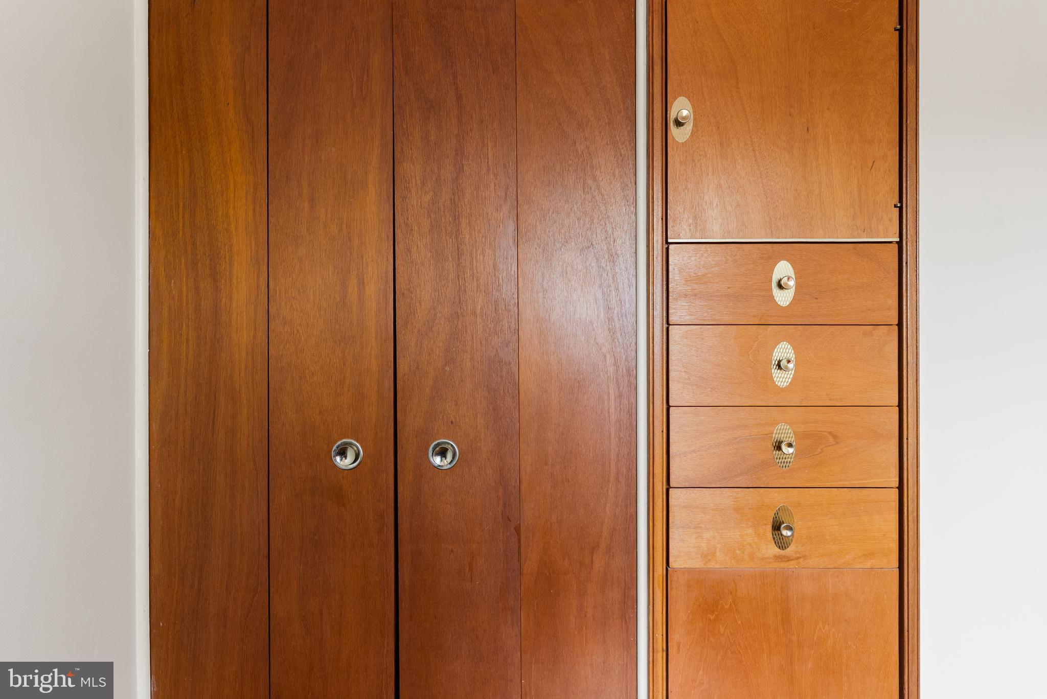 FOX RIDGE MANOR - Residential