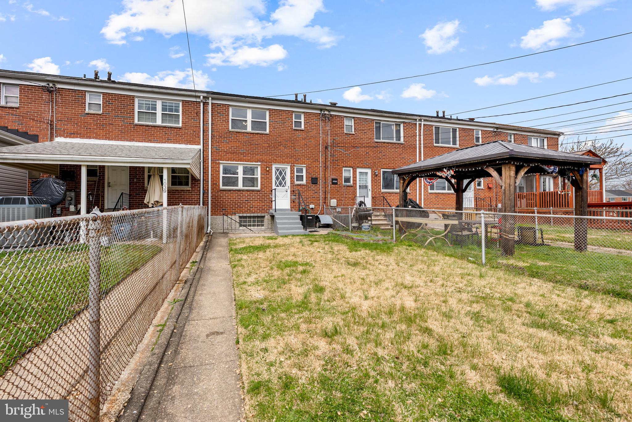 FOX RIDGE MANOR - Residential