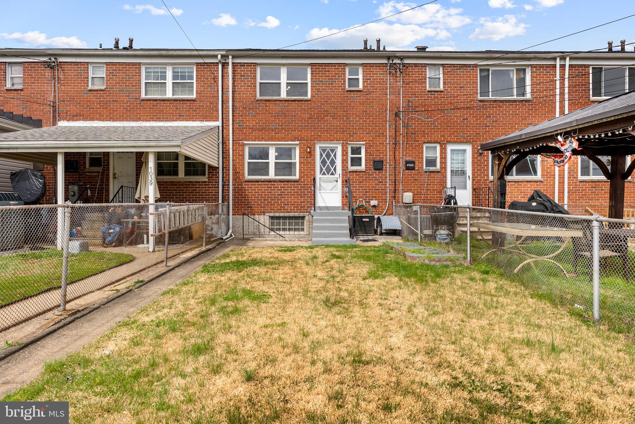 FOX RIDGE MANOR - Residential