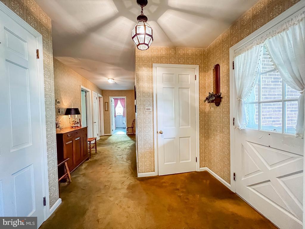 MAKEFIELD MANOR - Residential