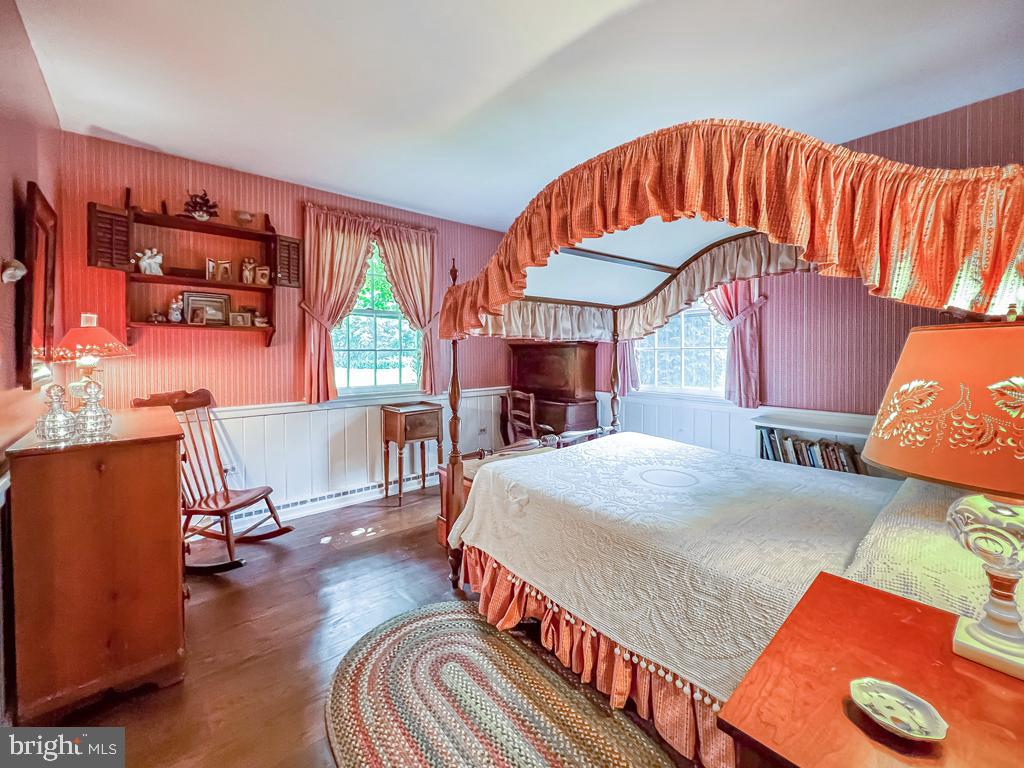 MAKEFIELD MANOR - Residential