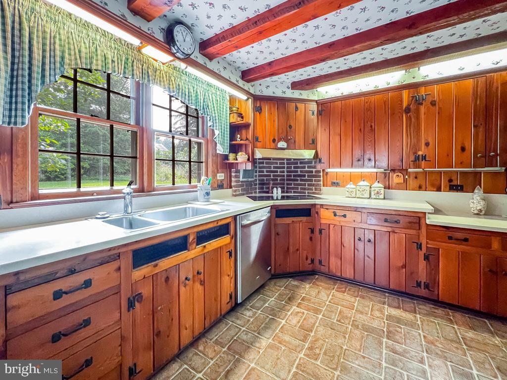 MAKEFIELD MANOR - Residential