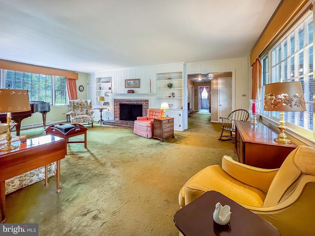 MAKEFIELD MANOR - Residential