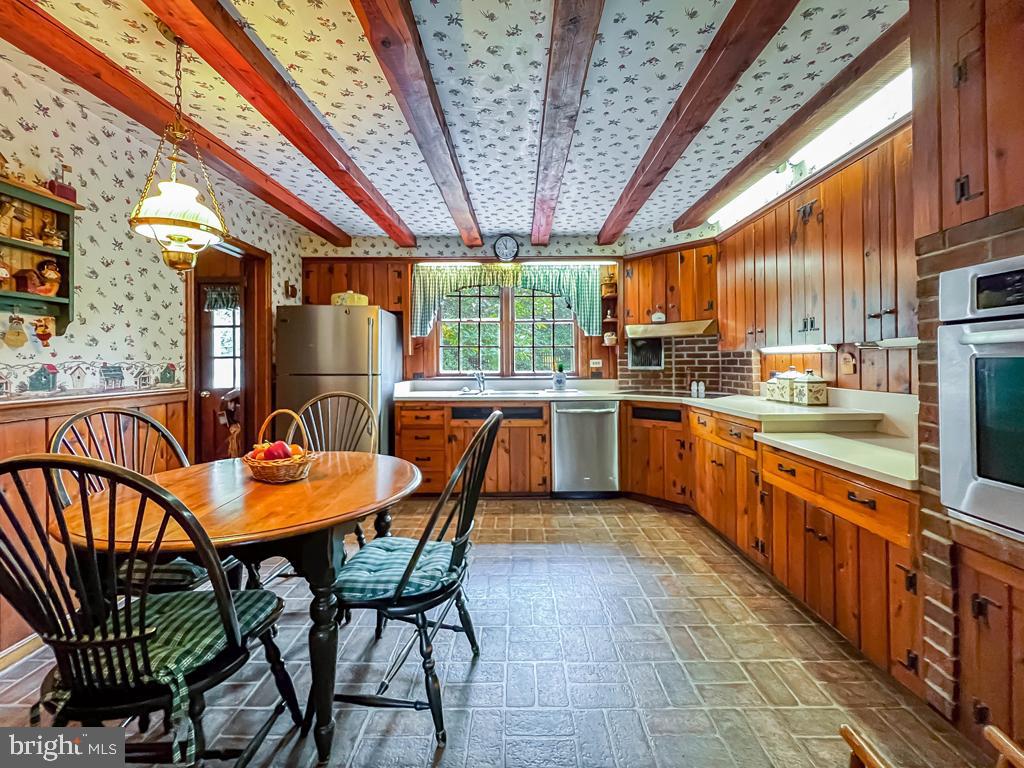 MAKEFIELD MANOR - Residential