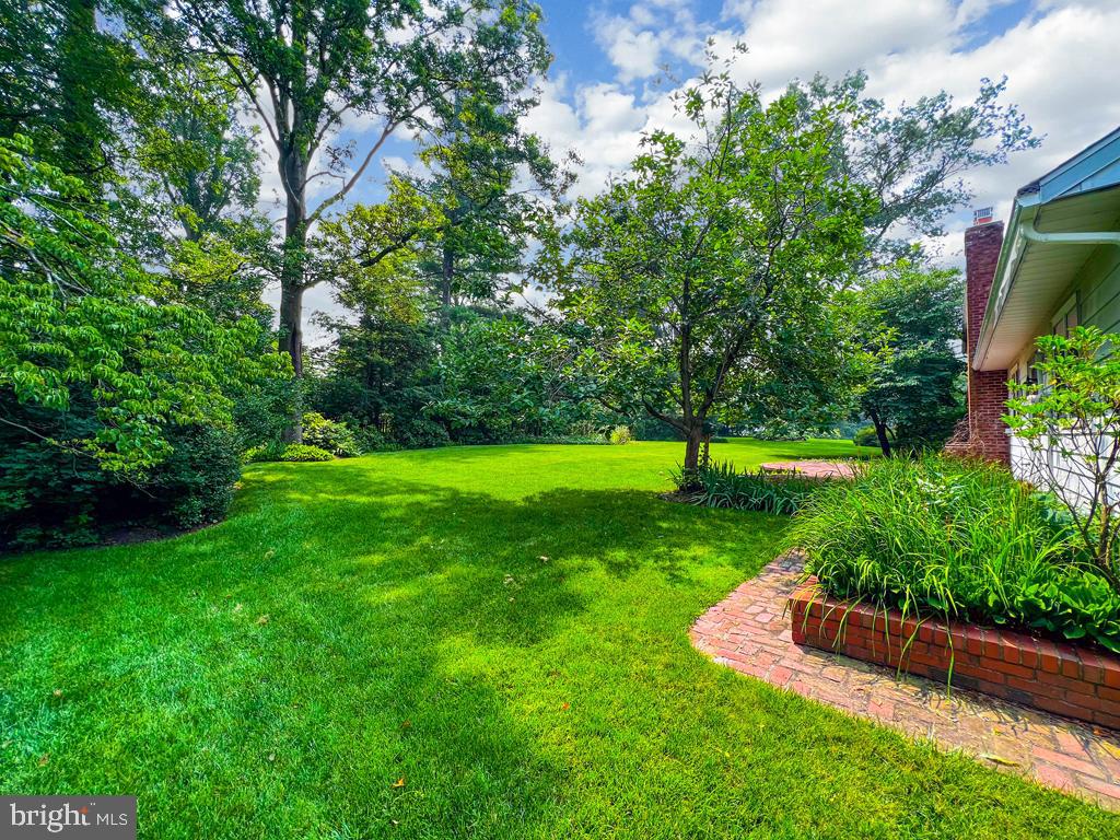 MAKEFIELD MANOR - Residential