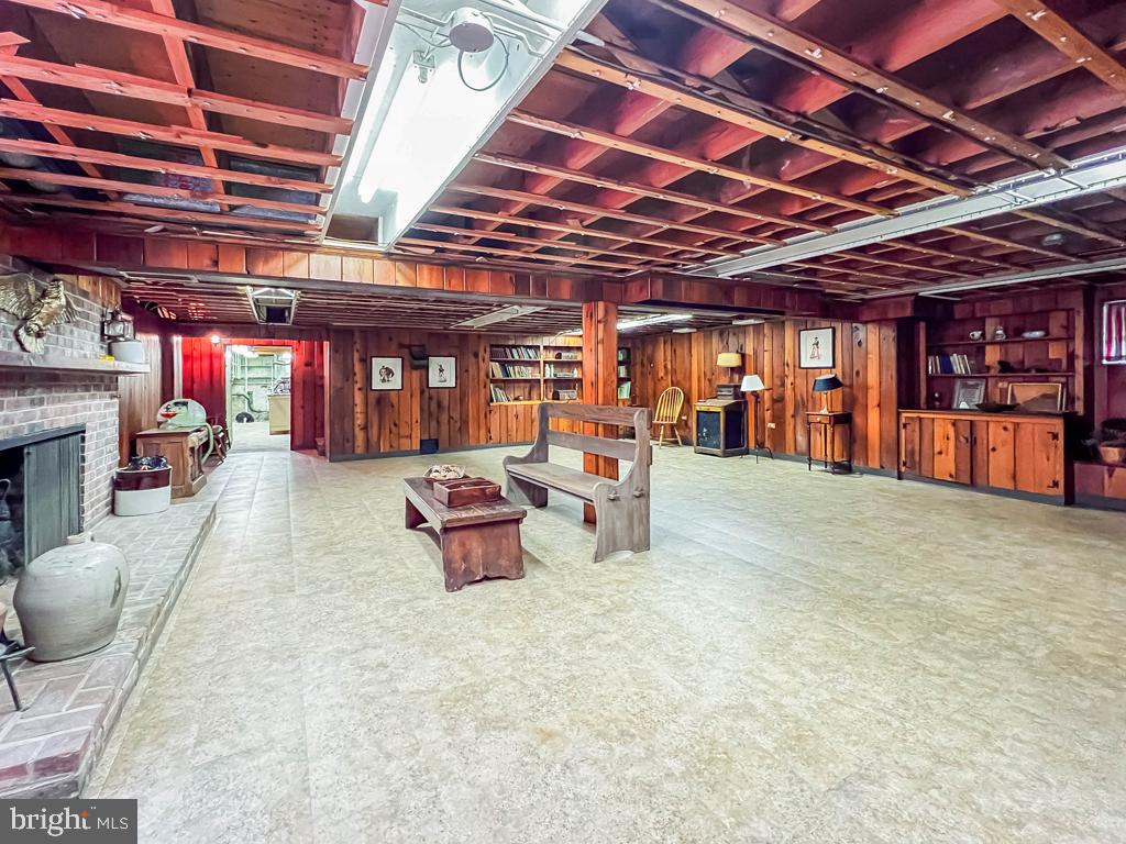 MAKEFIELD MANOR - Residential