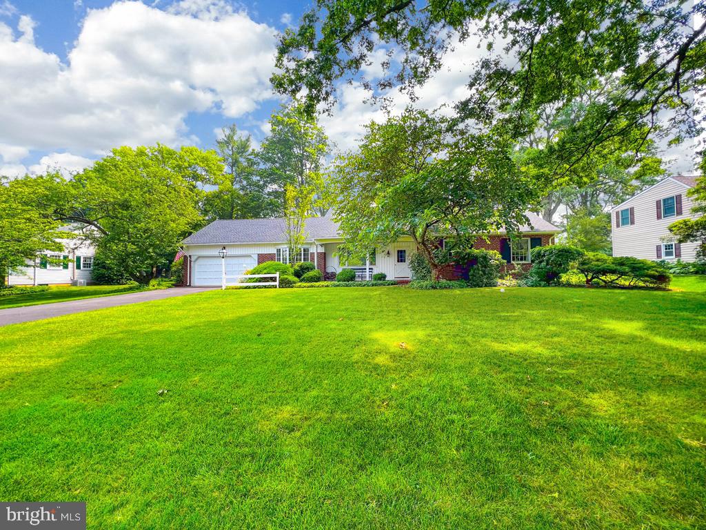 MAKEFIELD MANOR - Residential