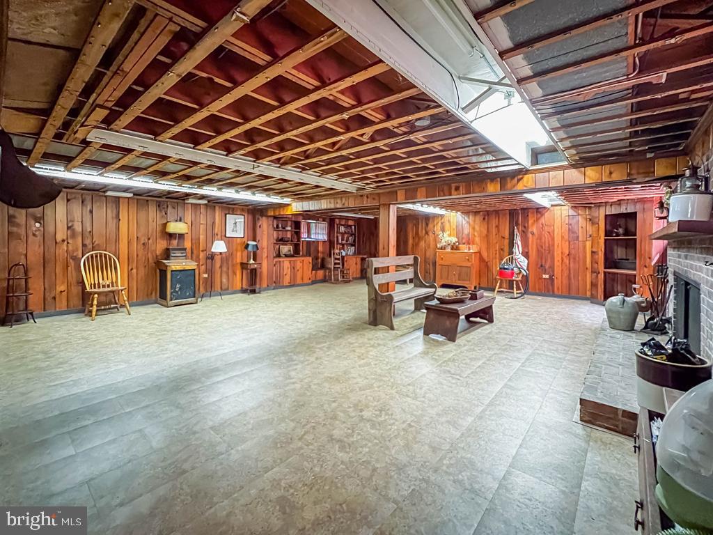 MAKEFIELD MANOR - Residential