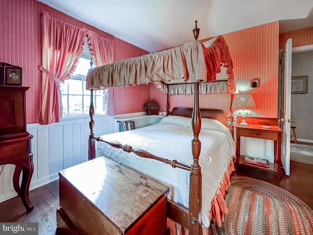 MAKEFIELD MANOR - Residential