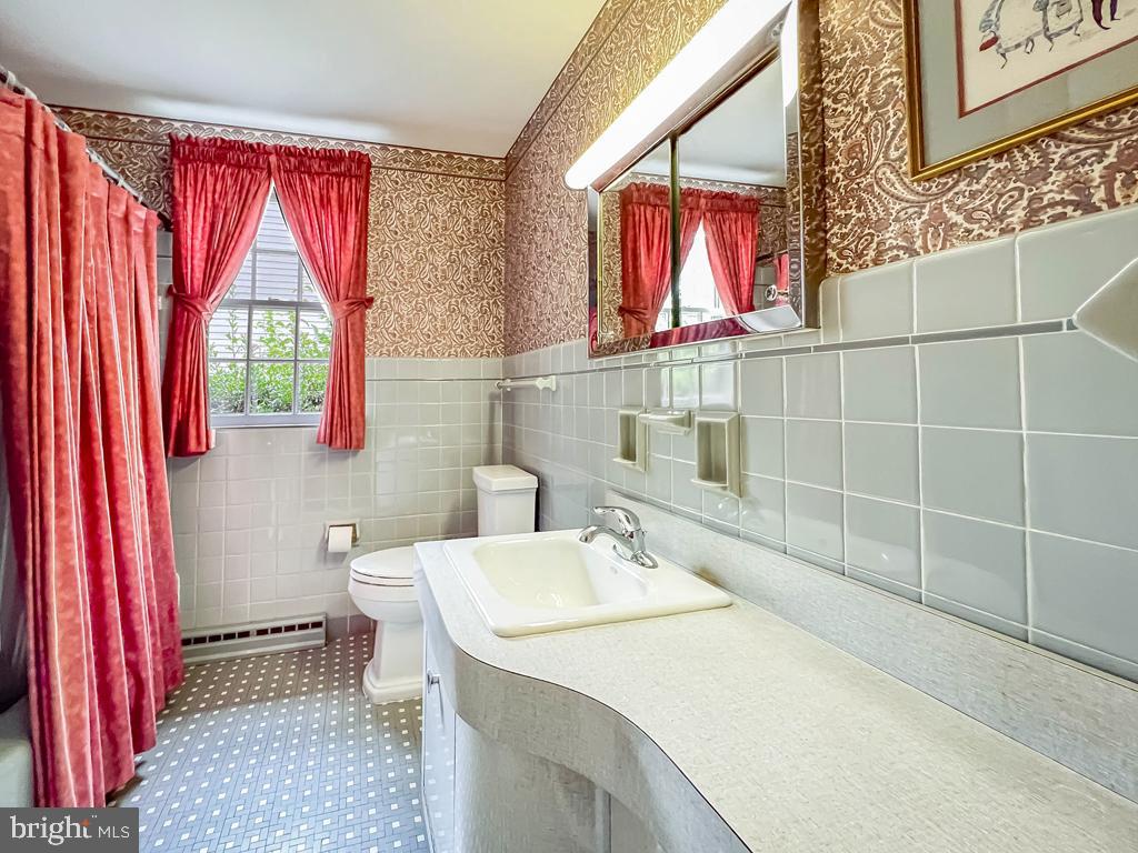 MAKEFIELD MANOR - Residential