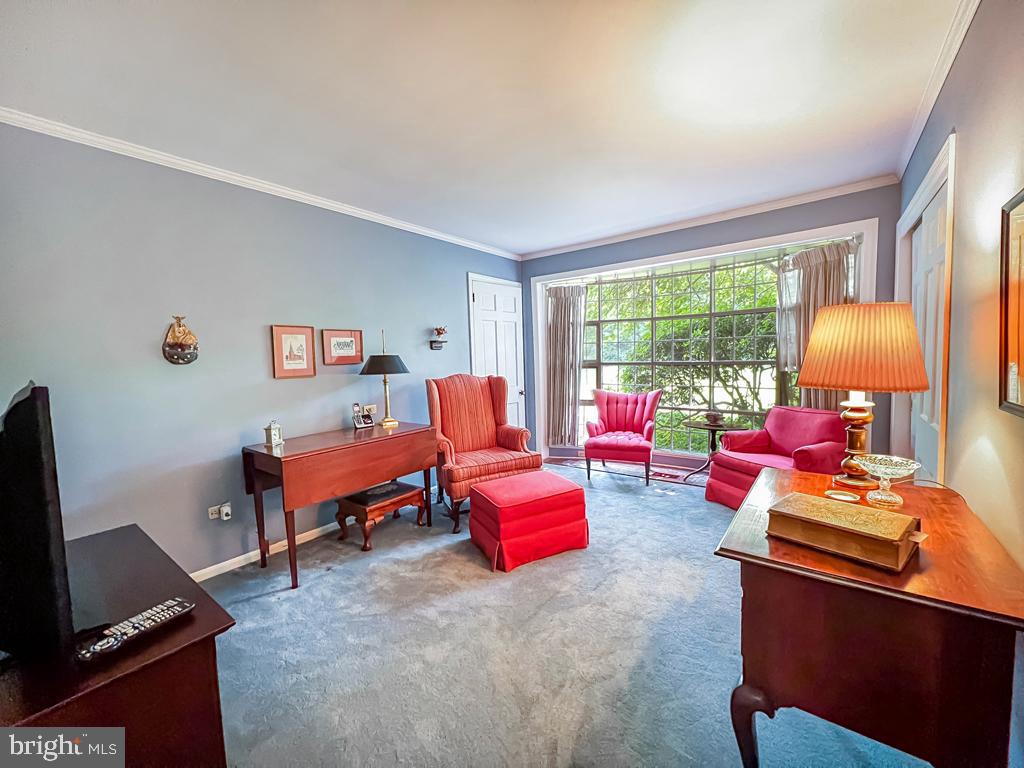 MAKEFIELD MANOR - Residential