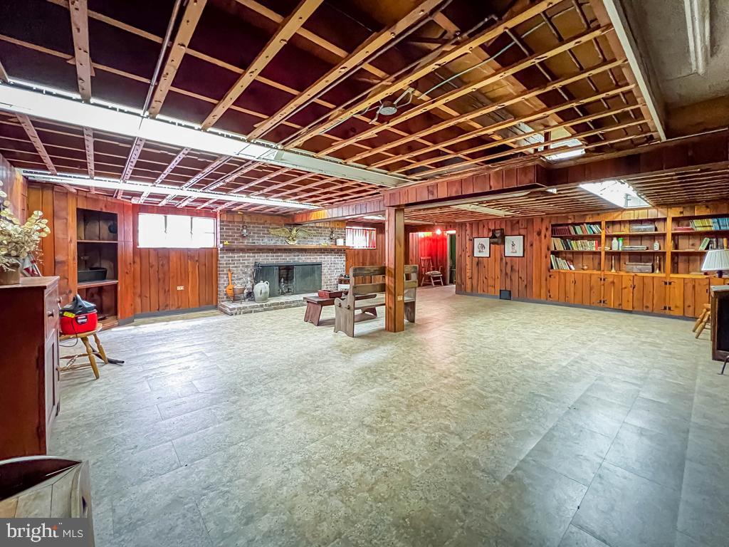 MAKEFIELD MANOR - Residential