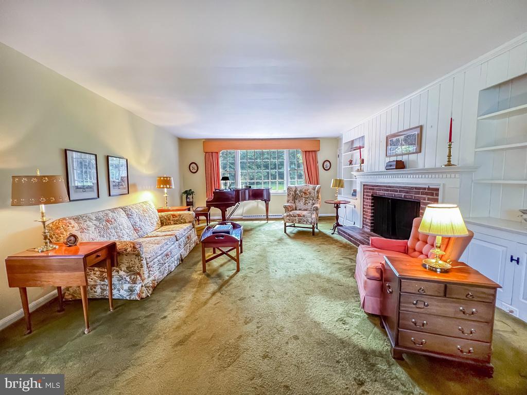 MAKEFIELD MANOR - Residential