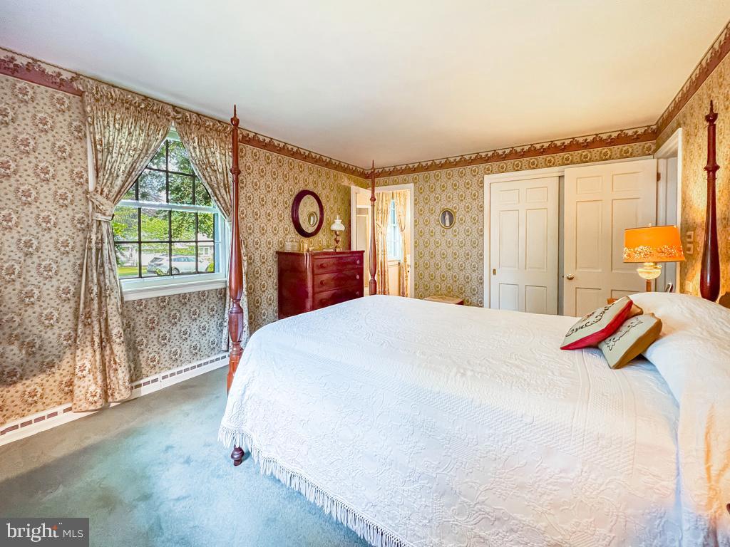 MAKEFIELD MANOR - Residential