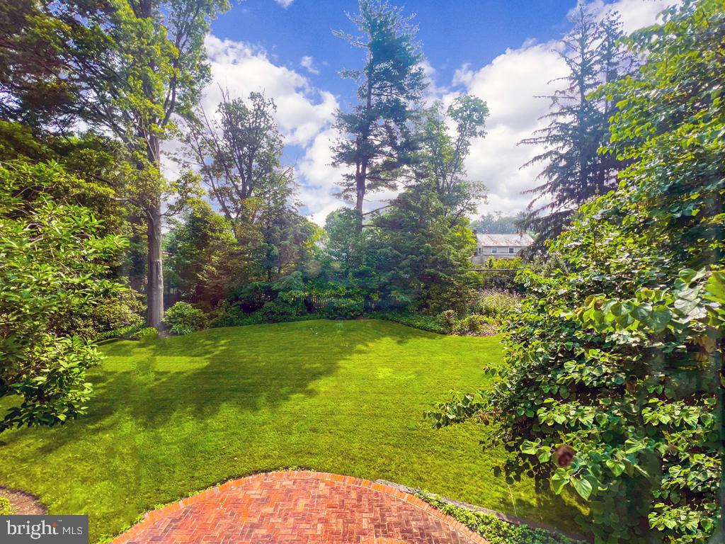 MAKEFIELD MANOR - Residential