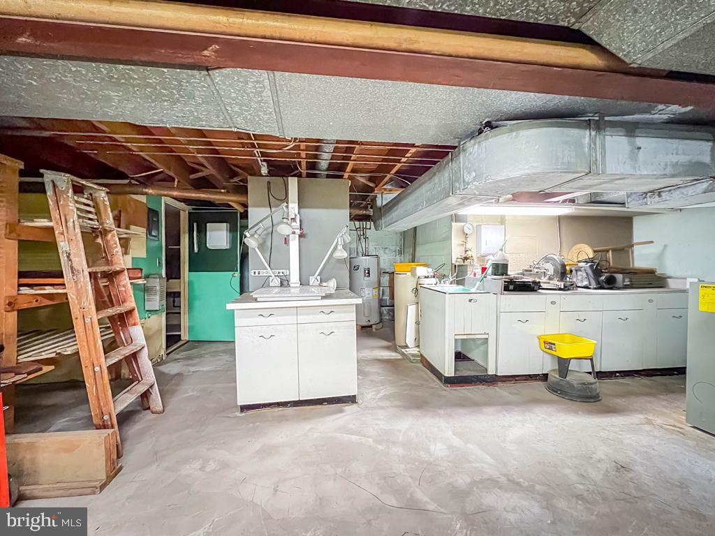 MAKEFIELD MANOR - Residential