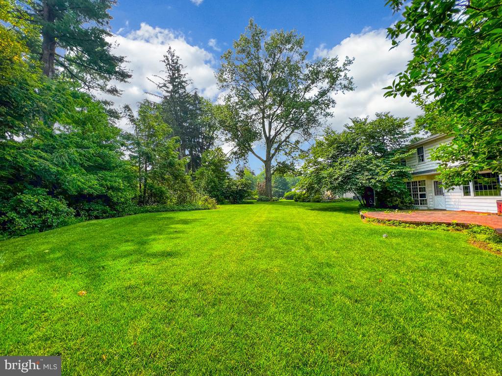 MAKEFIELD MANOR - Residential