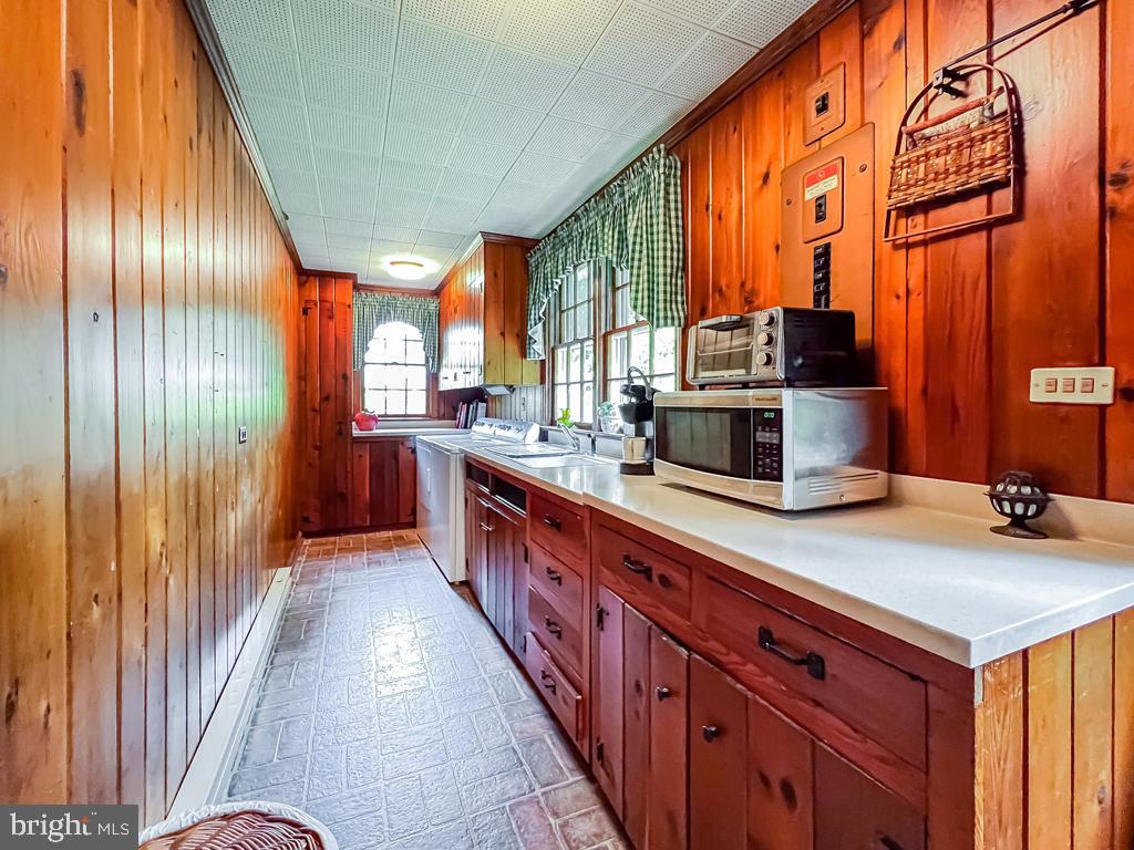 MAKEFIELD MANOR - Residential