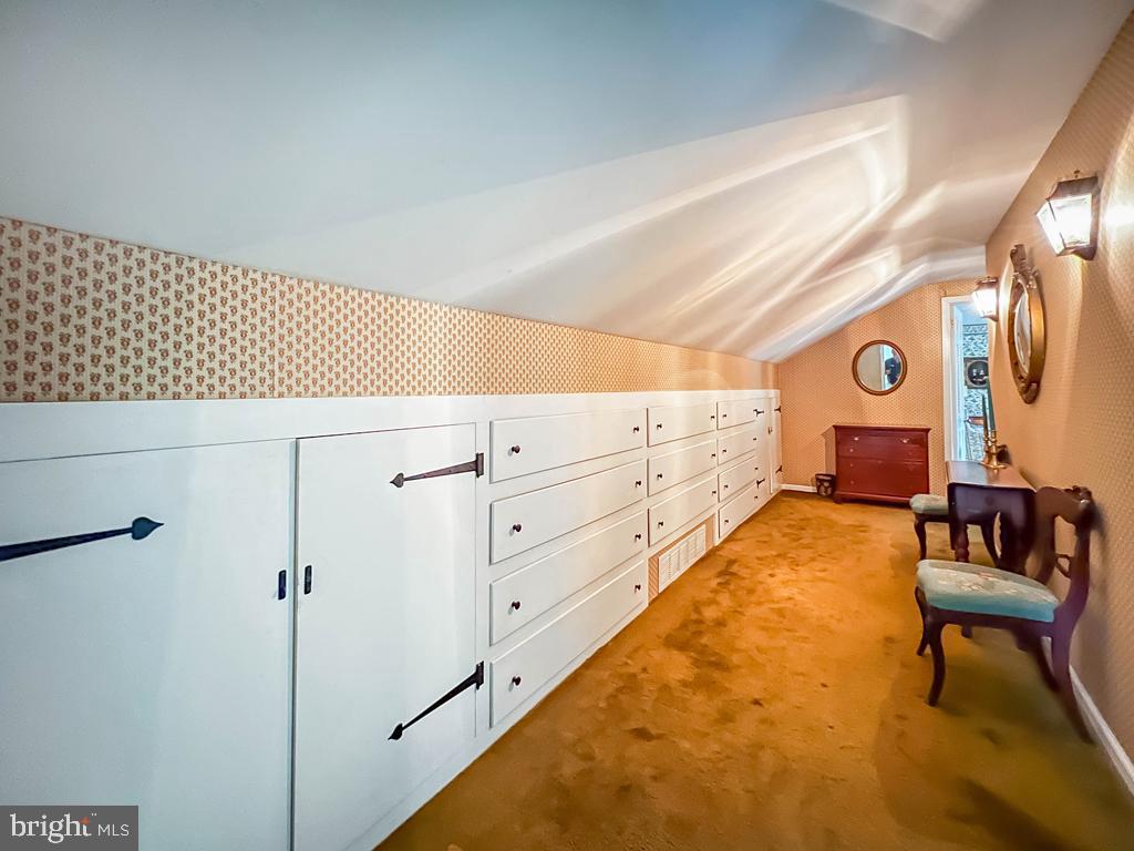 MAKEFIELD MANOR - Residential