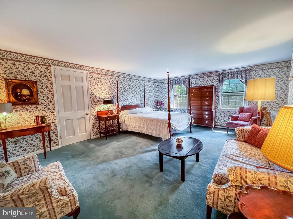 MAKEFIELD MANOR - Residential