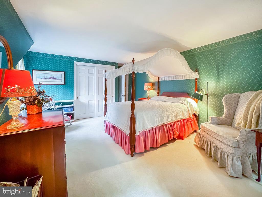 MAKEFIELD MANOR - Residential