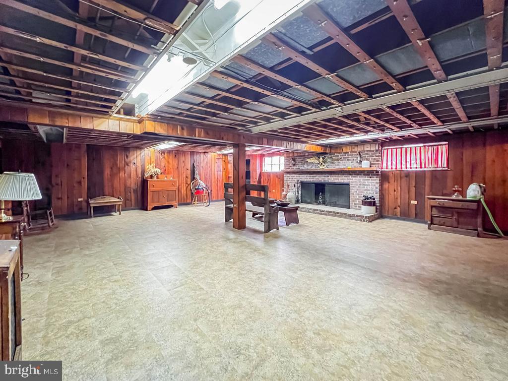 MAKEFIELD MANOR - Residential