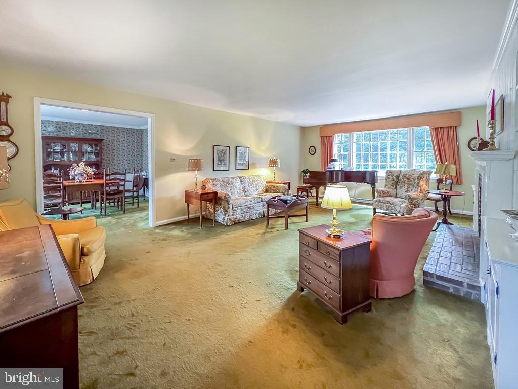 MAKEFIELD MANOR - Residential