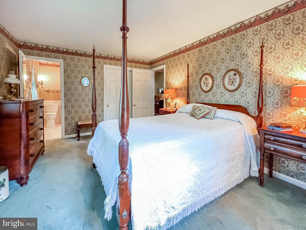 MAKEFIELD MANOR - Residential