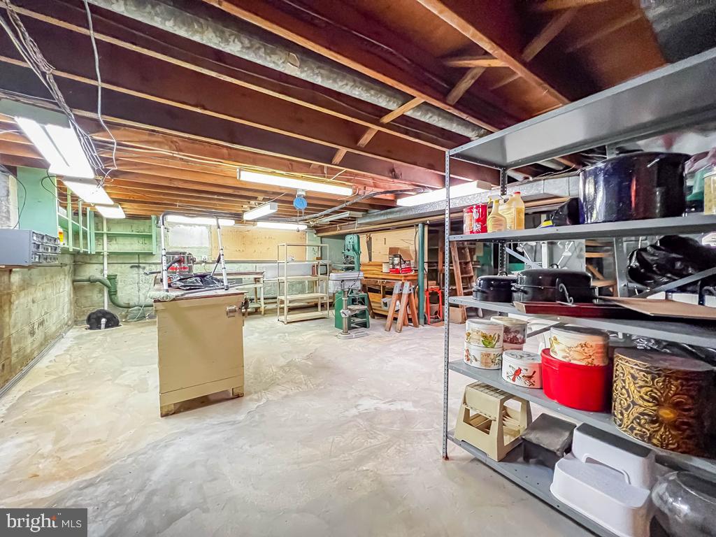 MAKEFIELD MANOR - Residential