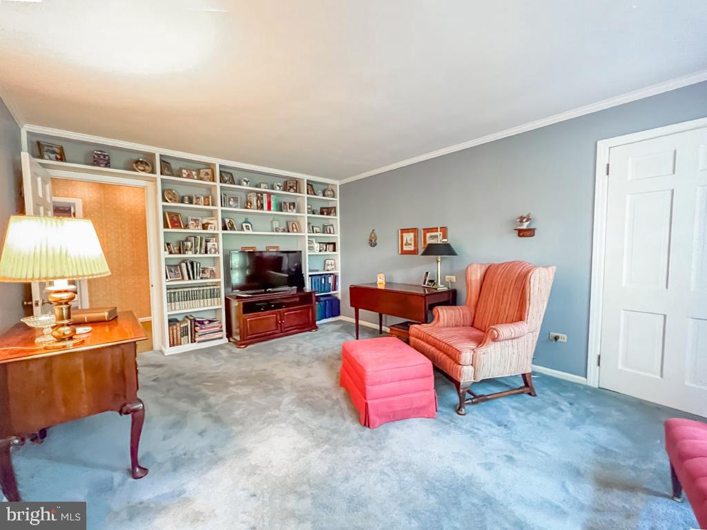 MAKEFIELD MANOR - Residential