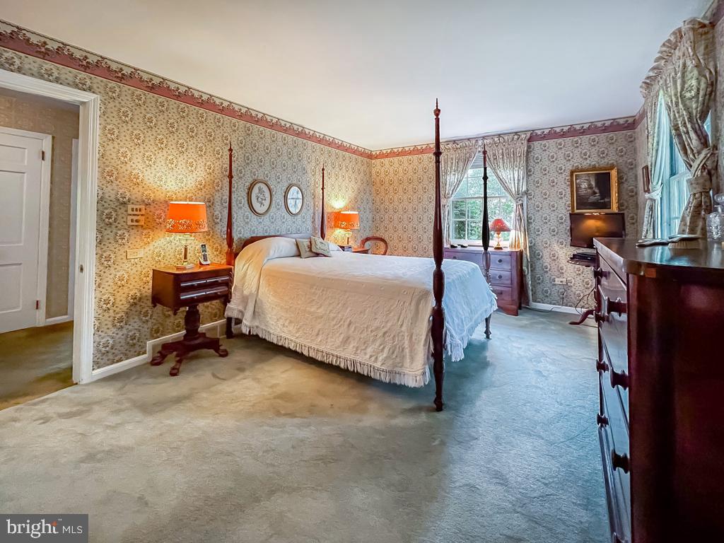 MAKEFIELD MANOR - Residential