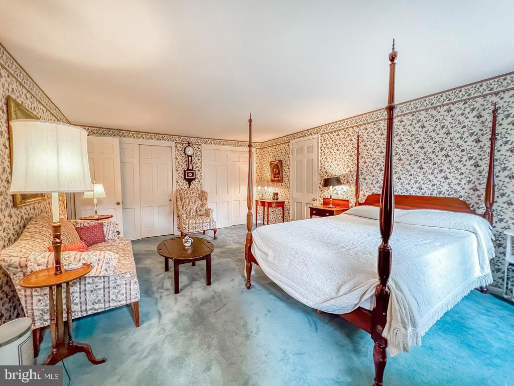 MAKEFIELD MANOR - Residential