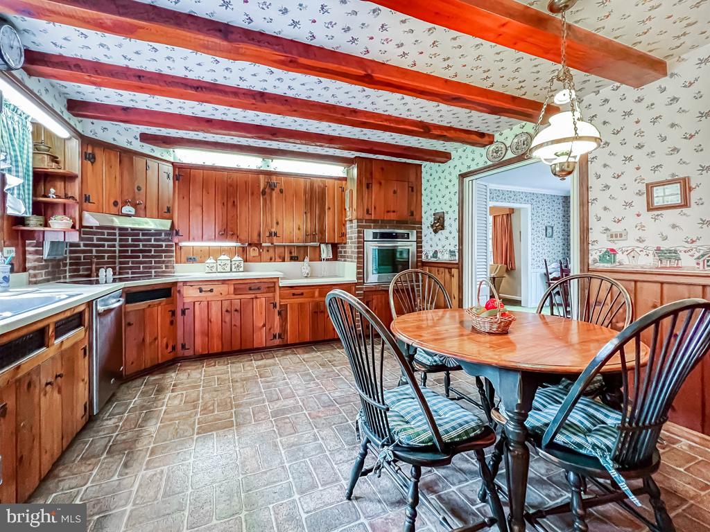 MAKEFIELD MANOR - Residential