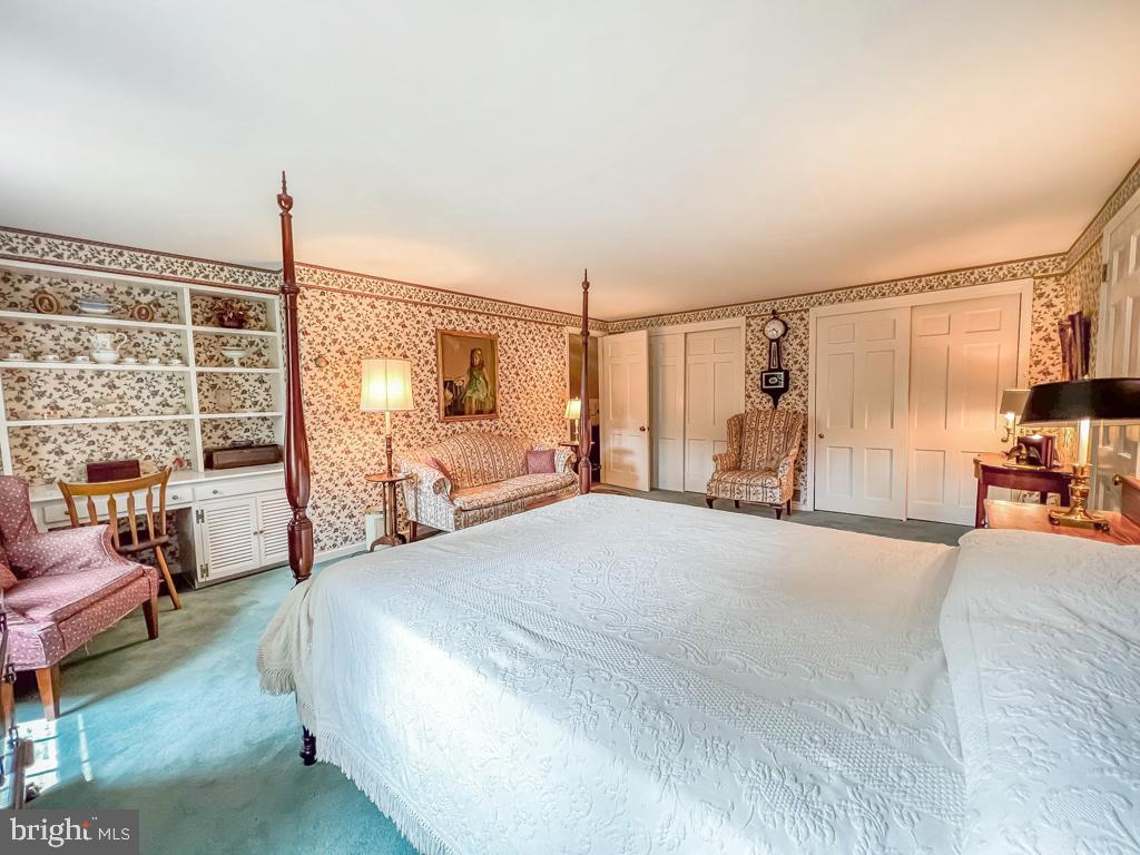 MAKEFIELD MANOR - Residential