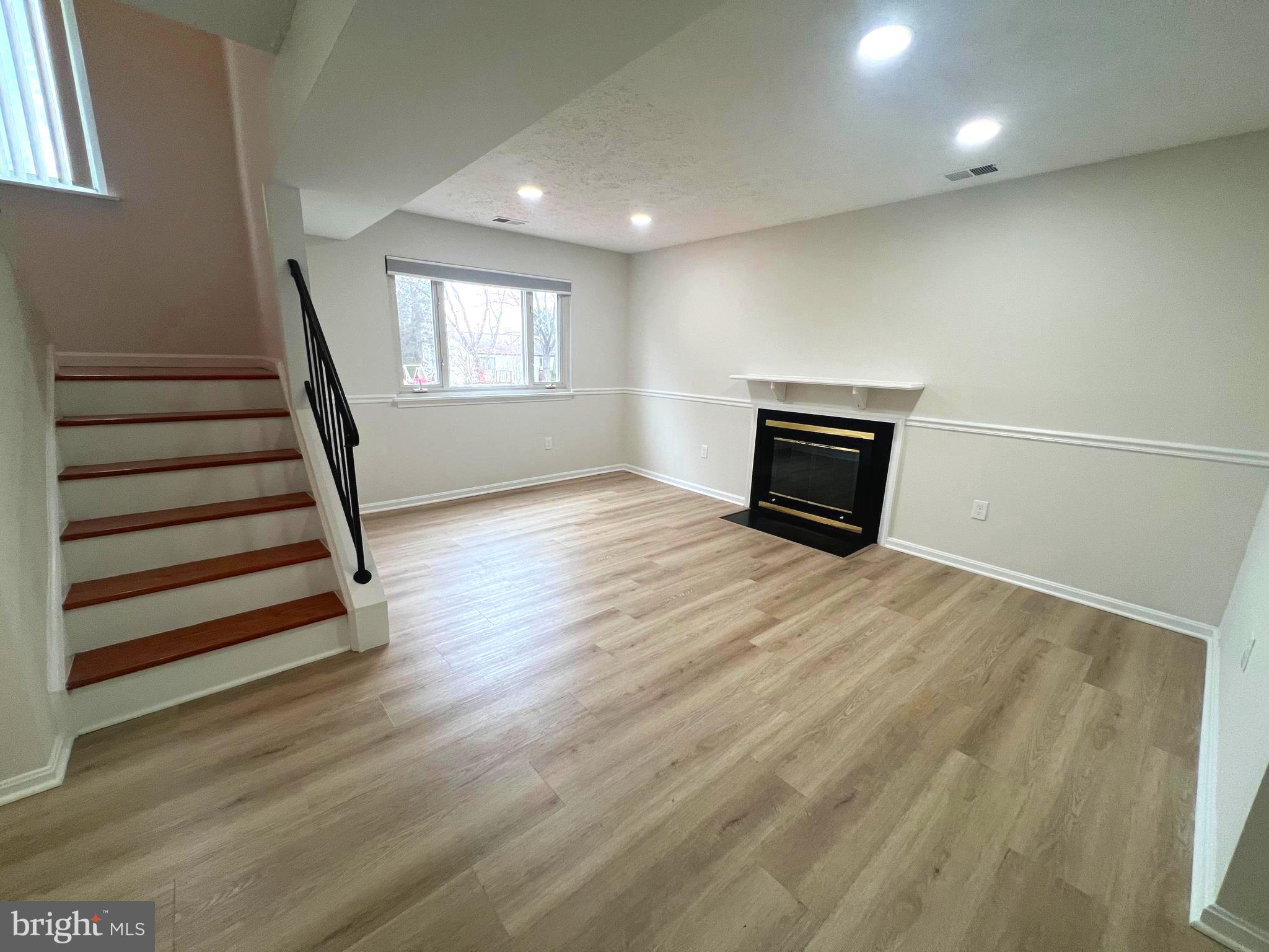 13314 HOLLINGER AVENUE