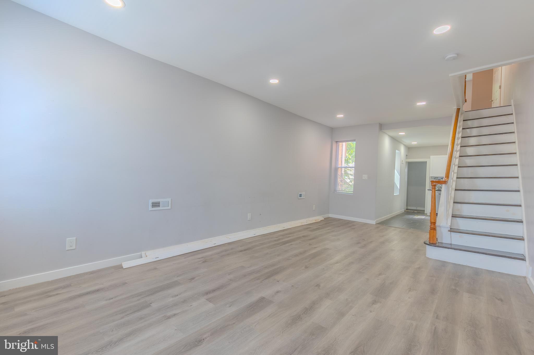 2010 E LEHIGH AVENUE