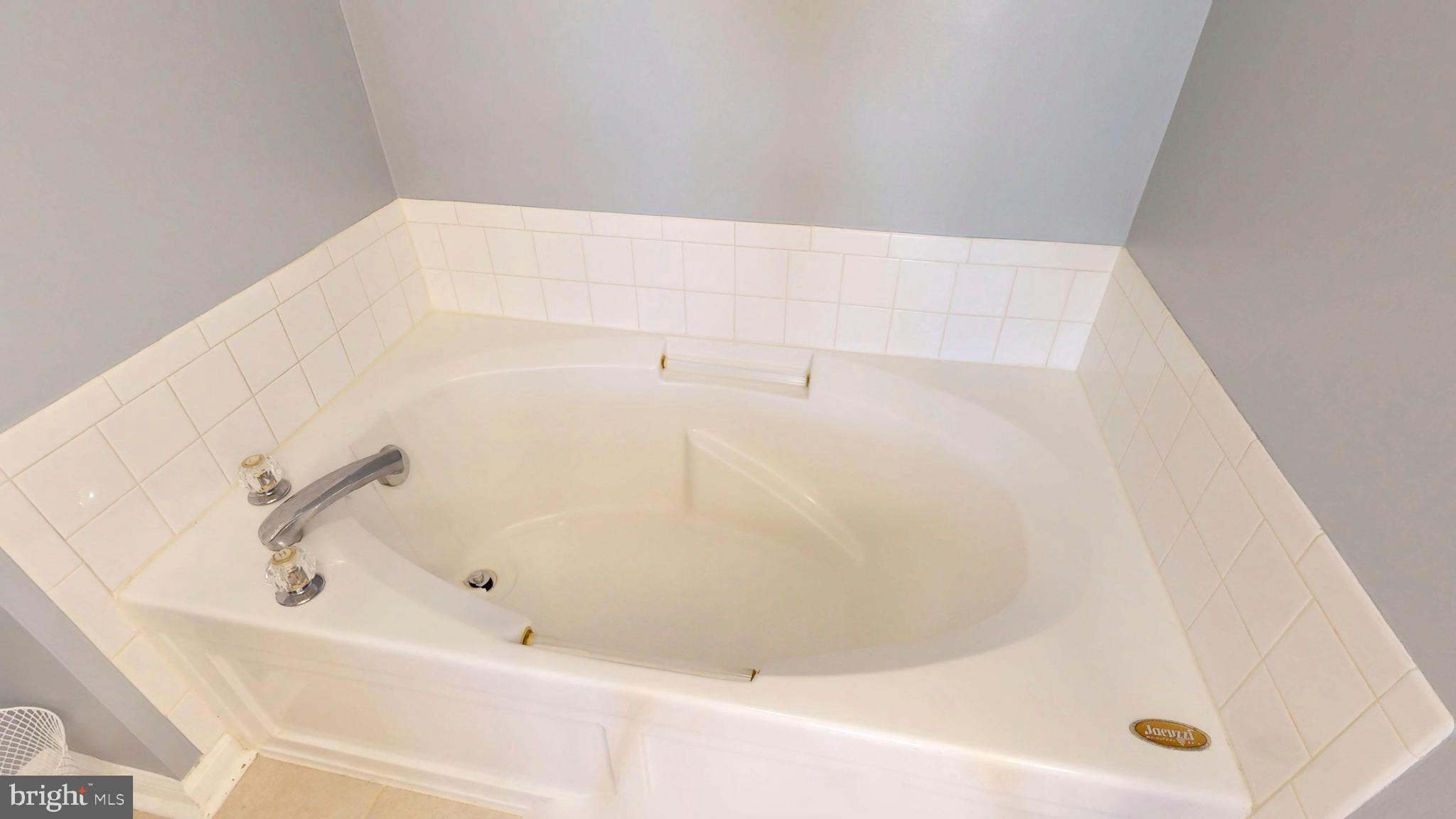 AMBER SPRING CONDOMINIUMS - Residential Lease