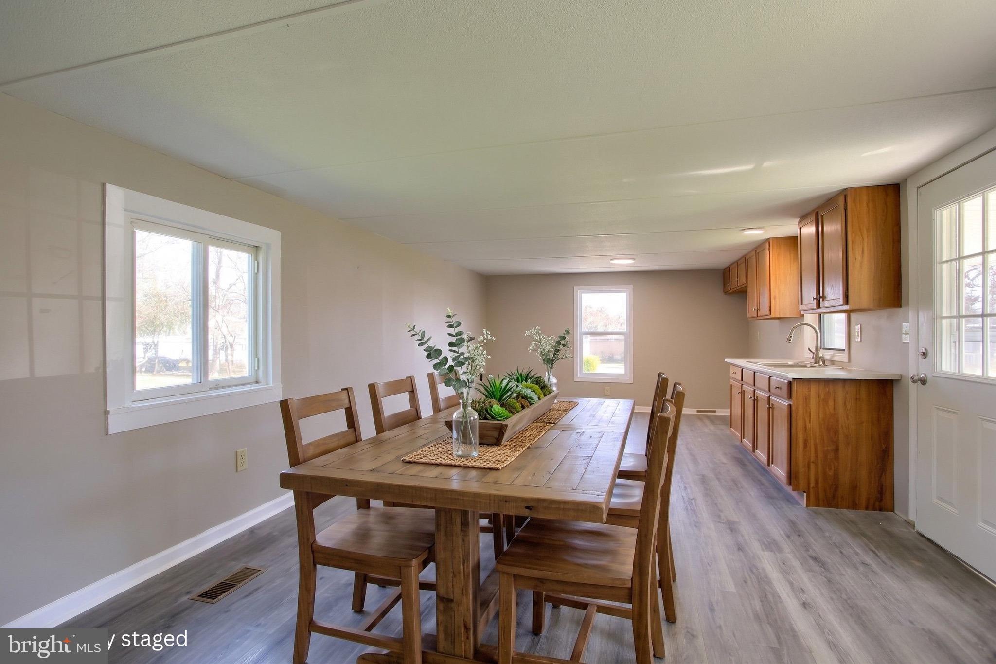 COUNTRY MANOR WEST - Residential