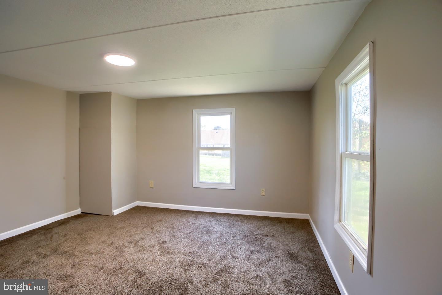 COUNTRY MANOR WEST - Residential